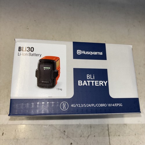 Husqvarna 40 Volt, 7.5 Ah Lithium Ion - BLi30 - BRAND NEW.A11 0009