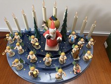 Wend und K&uuml;hn Orchester mit Beleuchtung und weihnachtsmann und Wolke 17 Engel