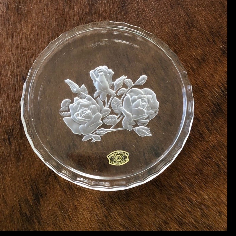 NIB Val Saint Lambert de Dessous Carafe Decor Fleurs Rose. Etched Crystal!