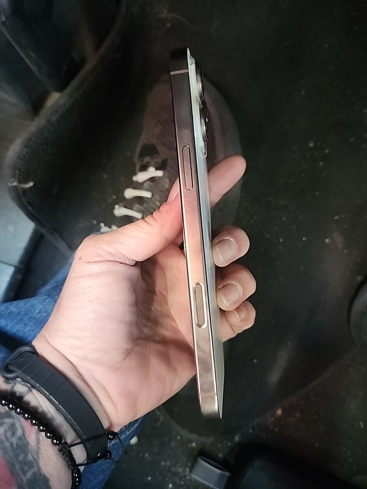 Apple iPhone 16 Pro Max - 256 GB - Gold (T-Mobile) - Parts Only - Image 4 of 4