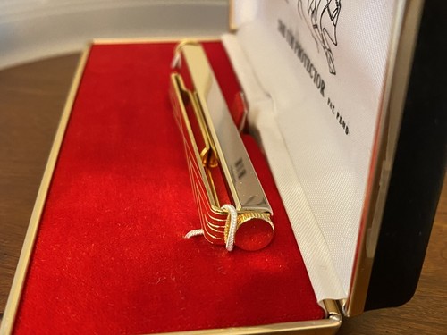 The Bar Bib Gold Tone Tie Protector Tie Clip Plastic Pull Down Cover New In Box - Picture 2 of 2