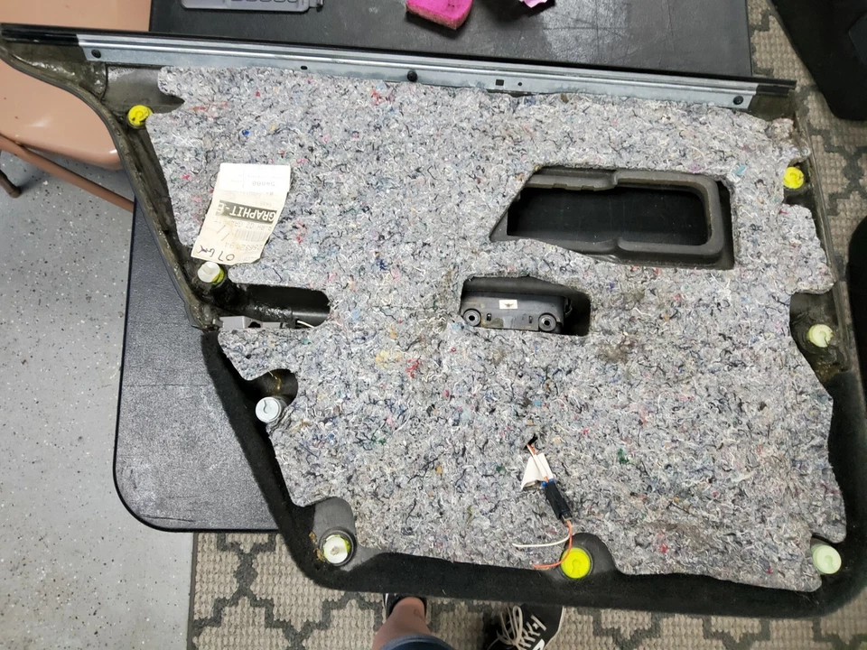 1994-1999 Oldsmobile 88 LSS Pass. Right Rear Door Panel Black+Woodgrain OEM S&D - Image 4 of 4