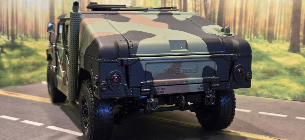 READ** 1/18 Exoto Thunder Trac AM General Military Hummer Diecast