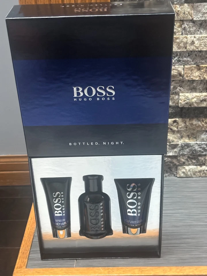 Hugo Boss Bottled Night Men's 3-Piece Gift Set, EDT/Shower Gel/After Shave Foto 3 de 4