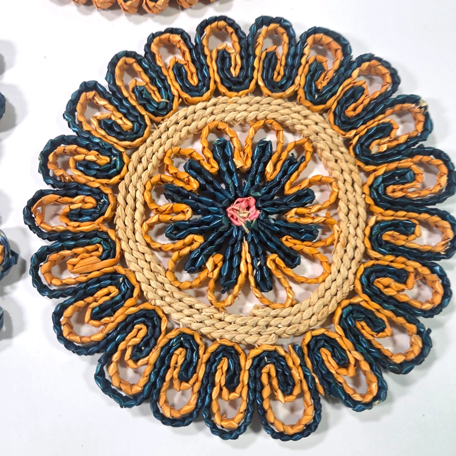 Vintage Woven Raffia Trivets Set 4 Floral Hot Pads Boho MCM Straw Wall Decor - product detail image 4