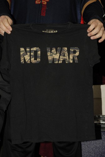 pull and bear camo t shirt