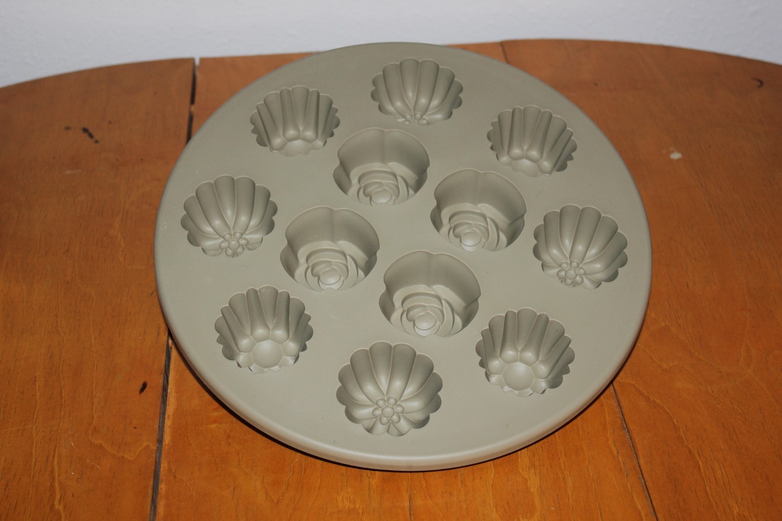 Pampered Chef Silicone Floral Cupcake Pan Mold eBay