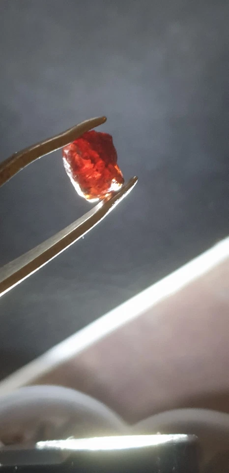 Zafiro rojo 3,5 quilates natural áspero sin cortar Rubyvale Australia Foto 4 de 4