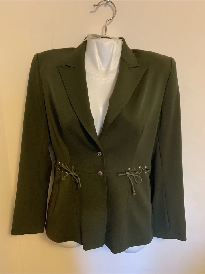 Blazer feminino Vertigo Paris cor verde exército com cadarço na cintura tamanho pequeno - Imagem 2 de 4