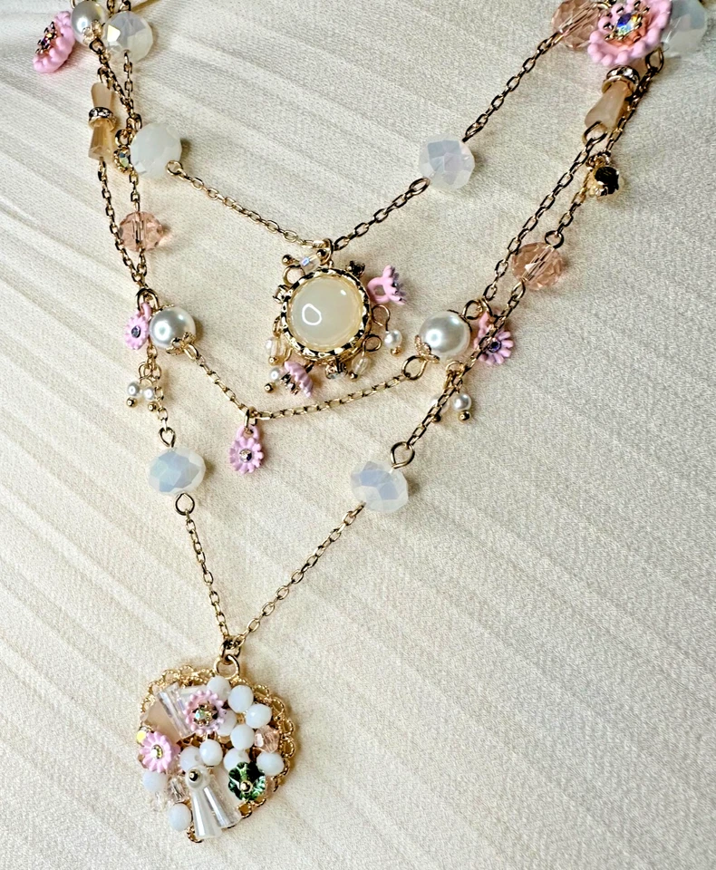 Collar Betsey Johnson Corazón Ilusión - Tono Dorado, Perlas, Flores Rosa Nuevo con Etiquetas