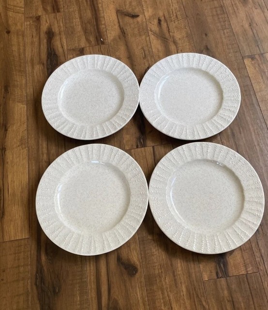 Deartis set of four dinner plates made in Portugal these are beautiful
