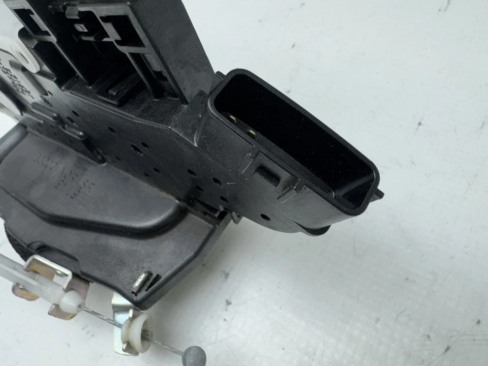 Actuador de cierre de cerradura de puerta delantera derecha Infiniti FX35 FX37 FX50 QX70 2009-2017 FABRICANTE DE EQUIPOS ORIGINALES Foto 3 de 4