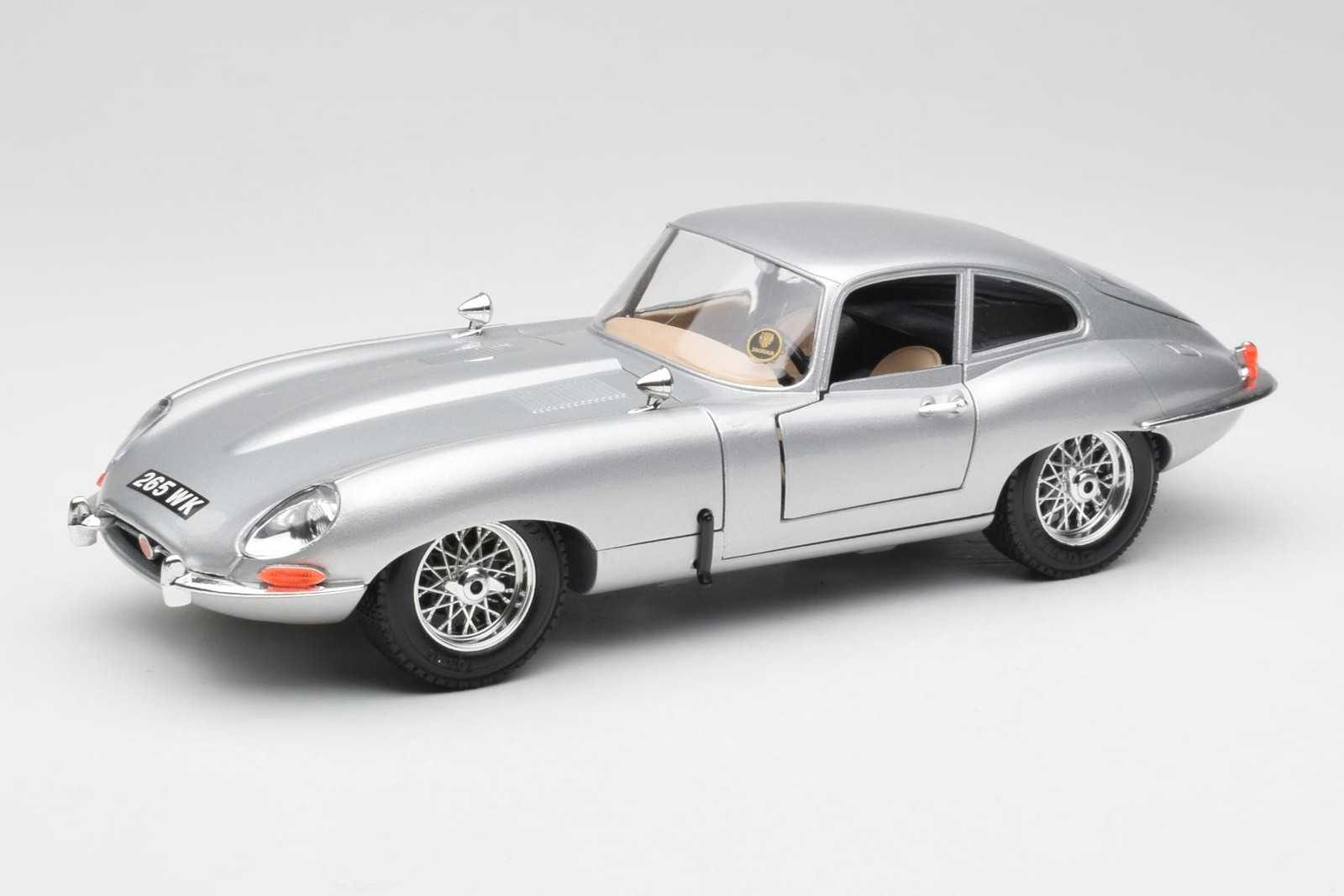 3018-M2 Jaguar E Type Coupe Silver BBurago 1/18
