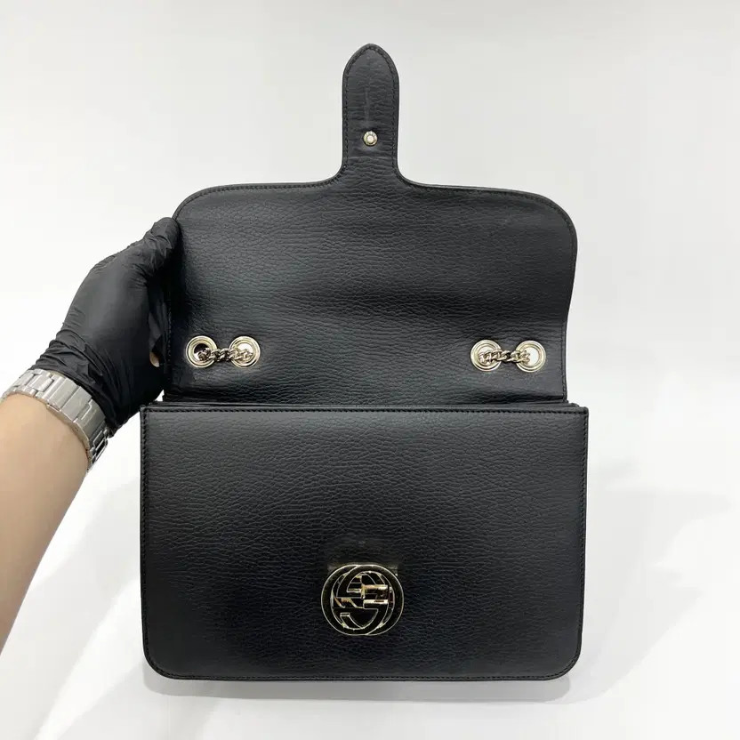 Gucci Interlocking Chain Medium Shoulder Bag - image 10