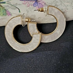 Authentic Anthropologie Mother Of Pearl Gold Plated Statement Earrings C Shaped Iridescent