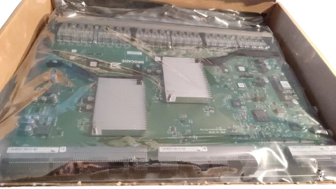 E7Y69C (658060-003) HPE StoreFabric SN8000B 16Gb 48-port SFP Integrated FC Blade - Image 3 of 4
