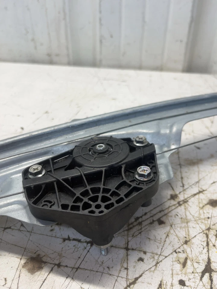 07-14 CHEVY SILVERADO 2500 Right Rear Regulator Crew Cab Electric Oe# 20945141 - Изображение 3 из 4