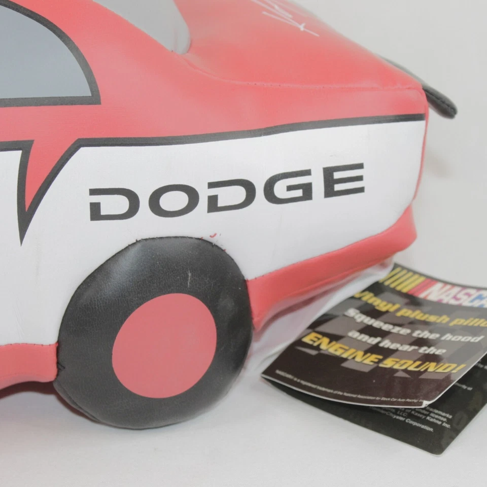 Almohada de felpa de vinilo en forma de Nascar Dodge Charger #9 Kasey Kahne con sonido de motor Foto 4 de 4