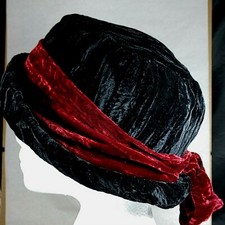 Vtg NeckWorks Plush Black Cloche Hat w Burgundy Band/Bow w Rhinestone Accent