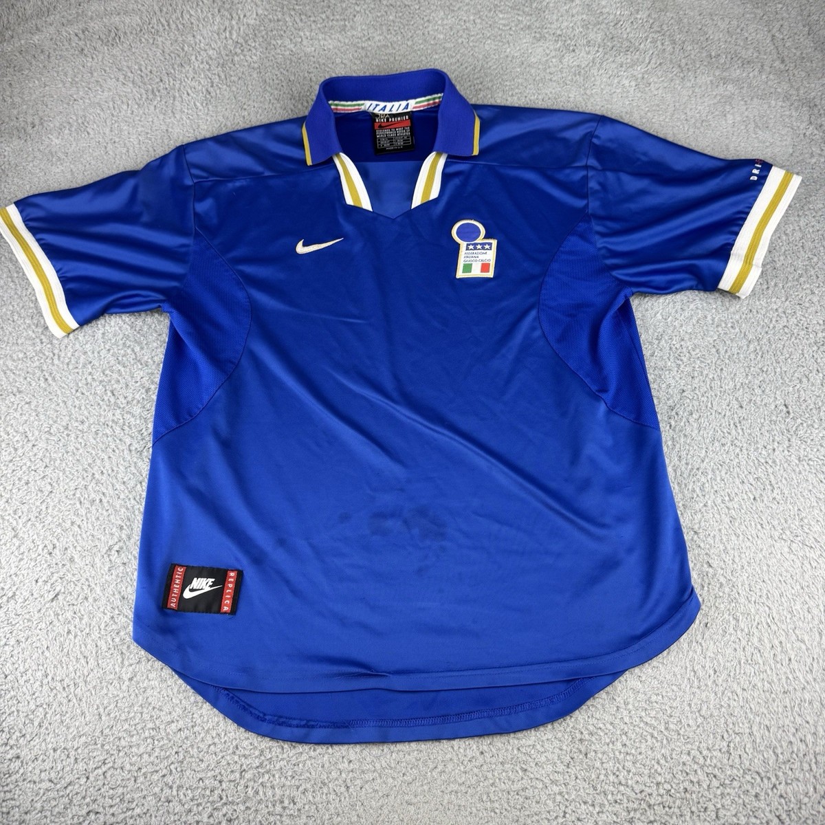 VINTAGE Italy national team 1996 1997 home football shirt