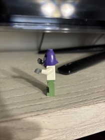 BIKINI BOTTOM EMERGENCY ROOM DOCTOR LEGO MINIFIGURE 3832 from SpongeBob ORIGINAL