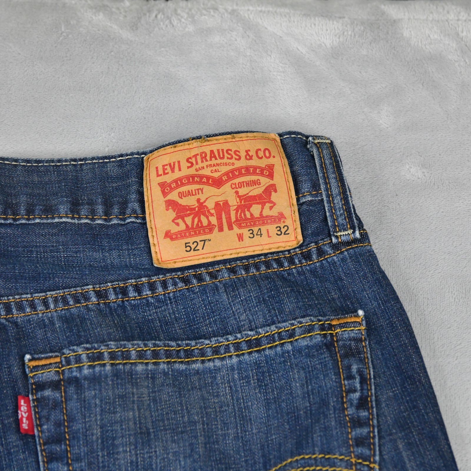 Levis Jeans 527 Mens  34x32 (32x31 Actual) Bootcut  Blue  Denim thumbnail 2