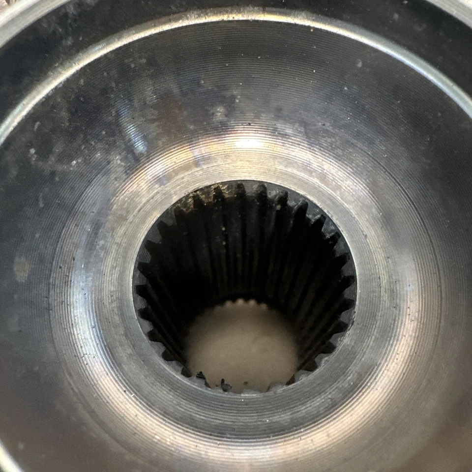 Mercedes-Benz GLC 43 AMG 2023 cupé cojinete de rueda trasera izquierda fabricante de equipos originales Foto 2 de 4