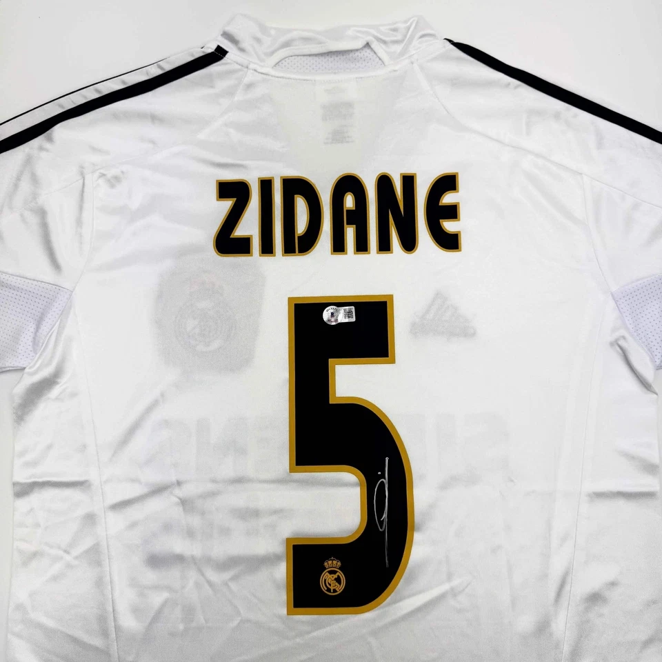 Camiseta de fútbol blanca autografiada/firmada de Zinedine Zidane Real Madrid certificado de autenticidad Beckett Foto 3 de 3