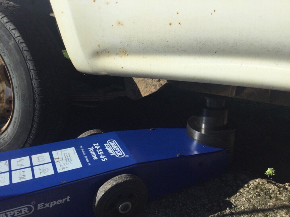 Draper expert 3 stage air Hydraulic trolley jack location march Cambs