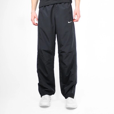 Nike Basic Trackpants Trainigshose Schwarz Loose Fit Solo Swoosh
