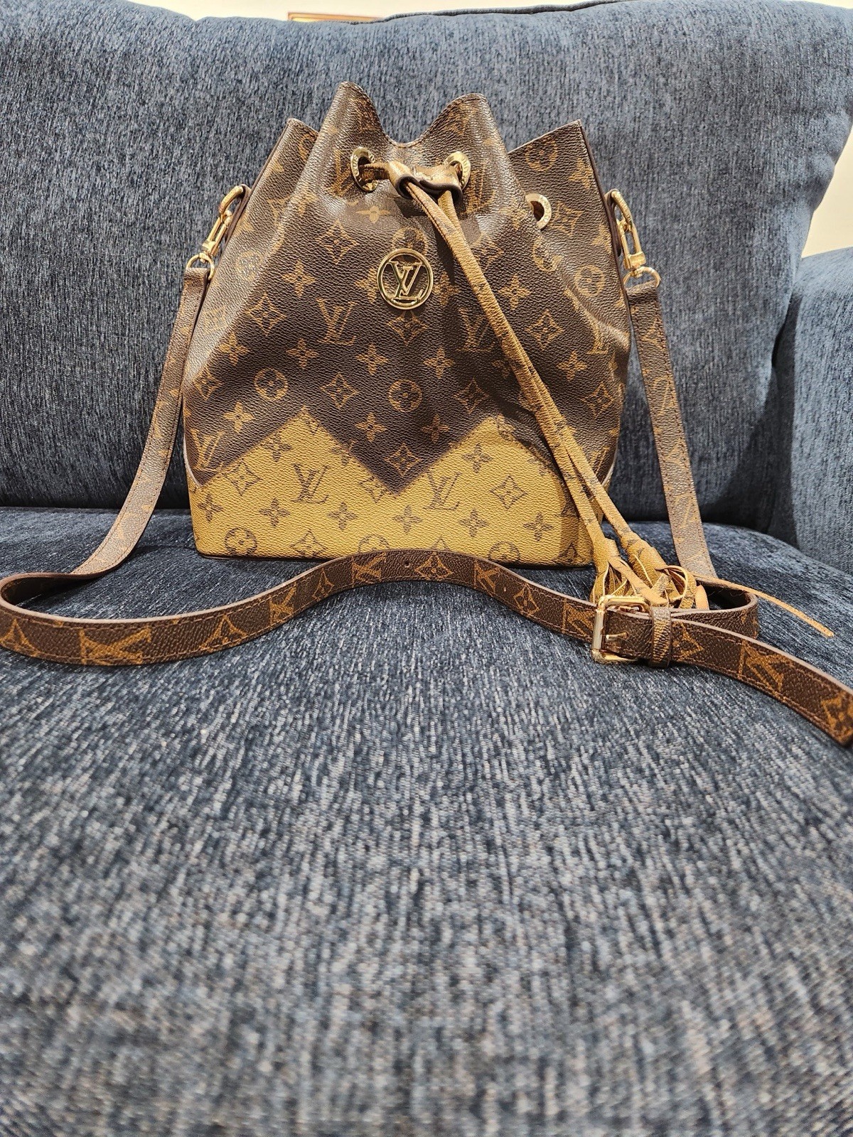 Louis Vuitton Monogram Bucket Drawstring Shoulder… - image 2