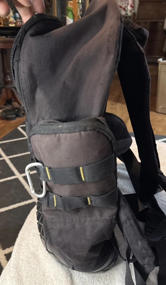 AWP-HP Black Extreme Tool Backpack w/Treaded Rubber Bottom, 1 ZIPPER STUCK - Image 3 of 4