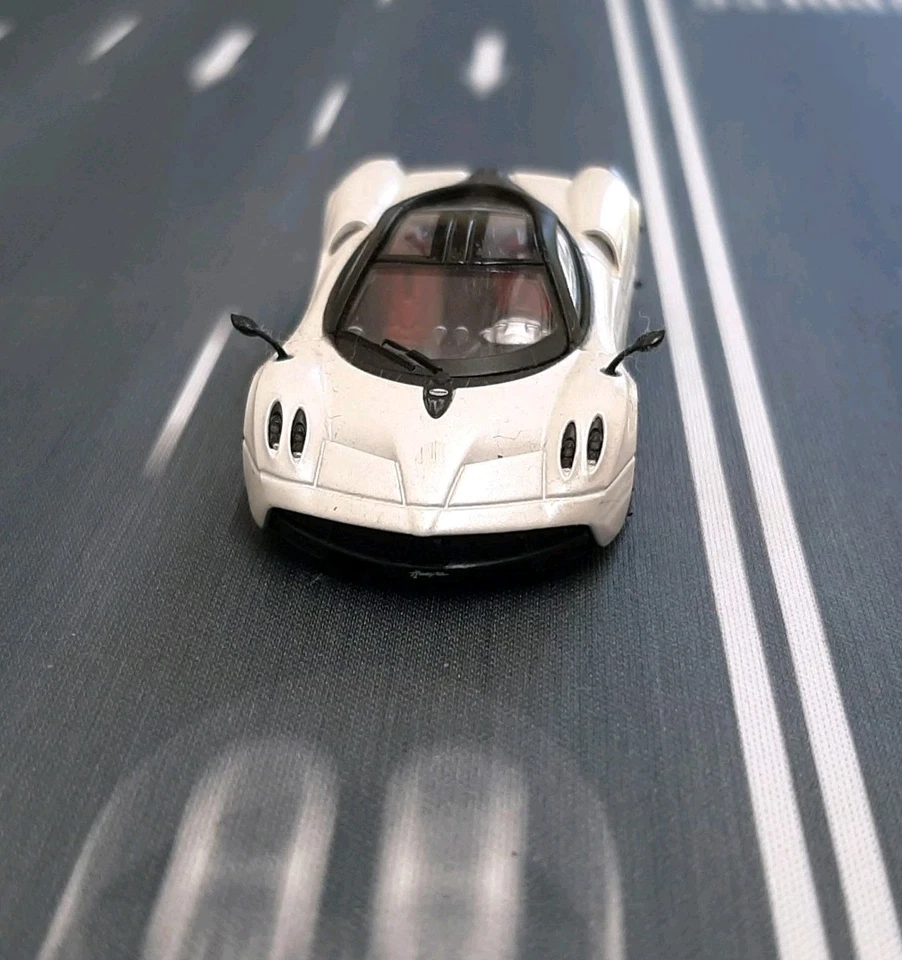 Kyosho 1/64 Pagani Huayra 2012 Macao GP Evento Modelo Coche Exótico Blanco Negro Foto 3 de 4