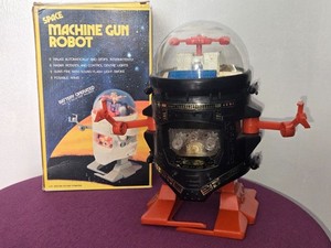 Vintage Everite Space Machine Gun Robot 8010 Working w/ Original Box VERY RARE