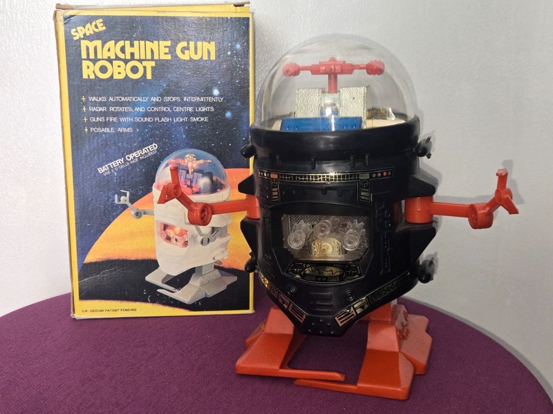 Vintage Everite Space Machine Gun Robot 8010 Working w/ Original Box VERY RARE