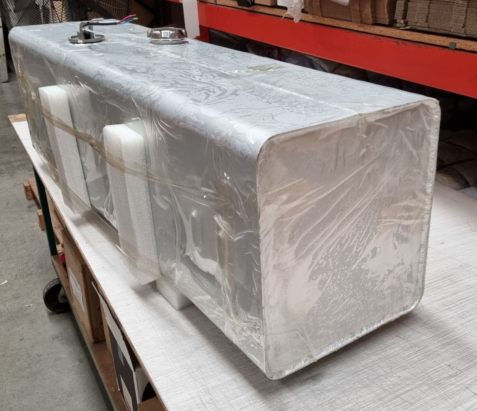 NEW LARGE CAPACITY (120 LITRE) RECTANGULAR, ALUMINIUM FUEL TANK