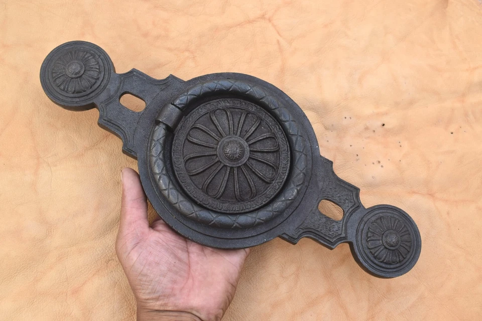 老式维多利亚式铸铁大型重型门敲门把手拉落环 — 第 3/4 张图片