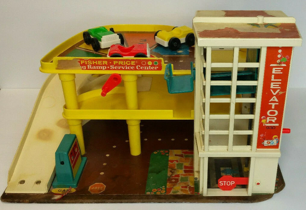 Fisher Price Little People Parking Ramp Service Station Garage 930A 3 CARS