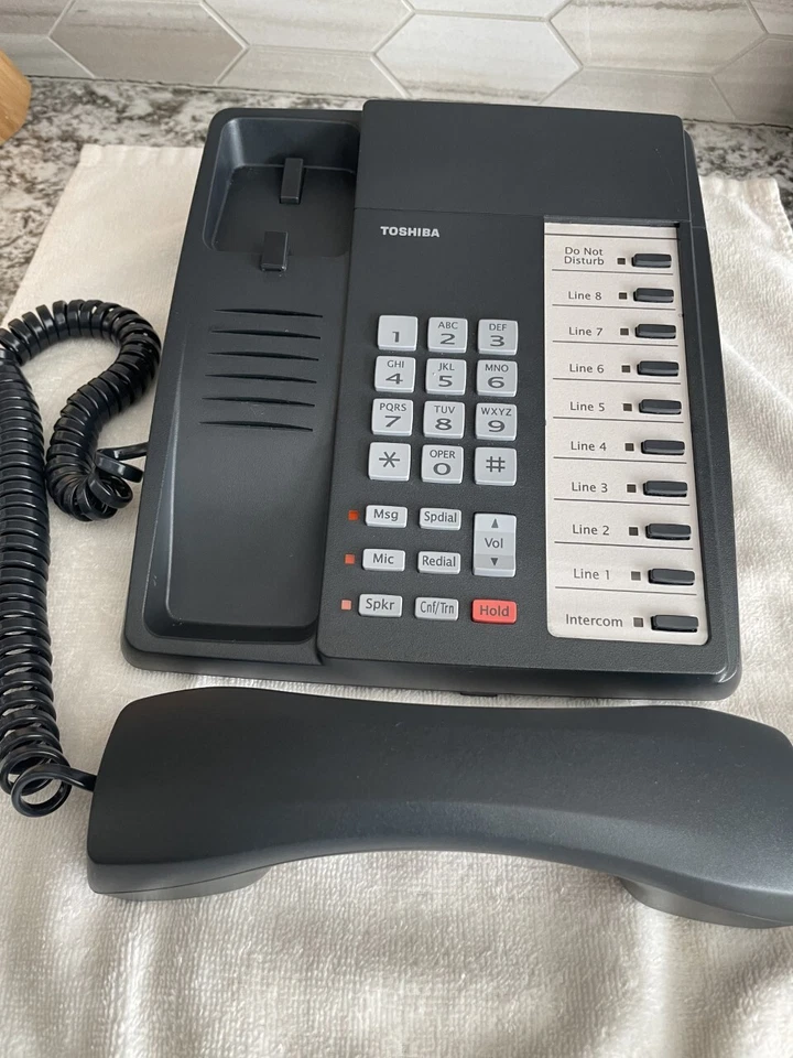 toshiba strata phone system 8 phones - Image 2 of 3
