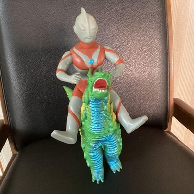 Bullmark & M1 Ultraman VS Dodongo SET