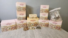 Vintage David Winter Village Cottages Lot 16 Pieces (11 in Box/5 out of Box)