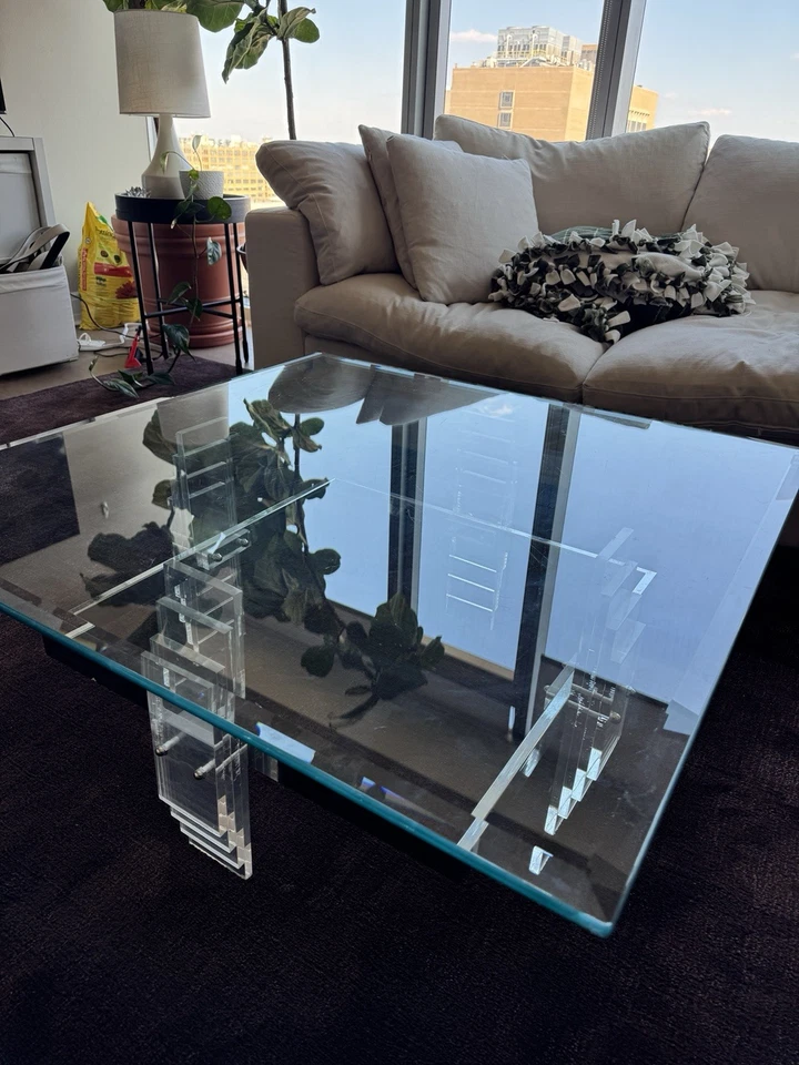 Mesa de centro moderna vintage de mediados de siglo de lucite y vidrio Foto 2 de 3