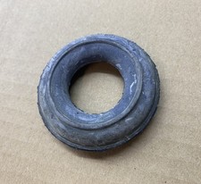 ORIGINAL Mercedes W124 R107 W201 190 Auspuff Halter Tr&auml;ger Gummi 1074920082 NOS