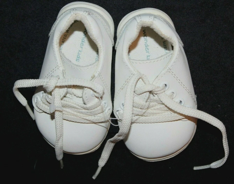 Zapatos de vestir Wonder Kids bebé gorditos blancos con cordones botín 2W   Foto 2 de 4