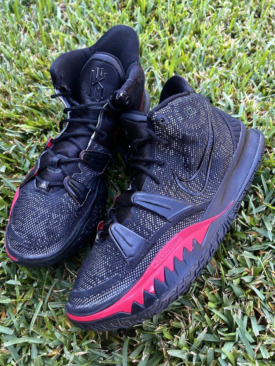 all black kyrie 7
