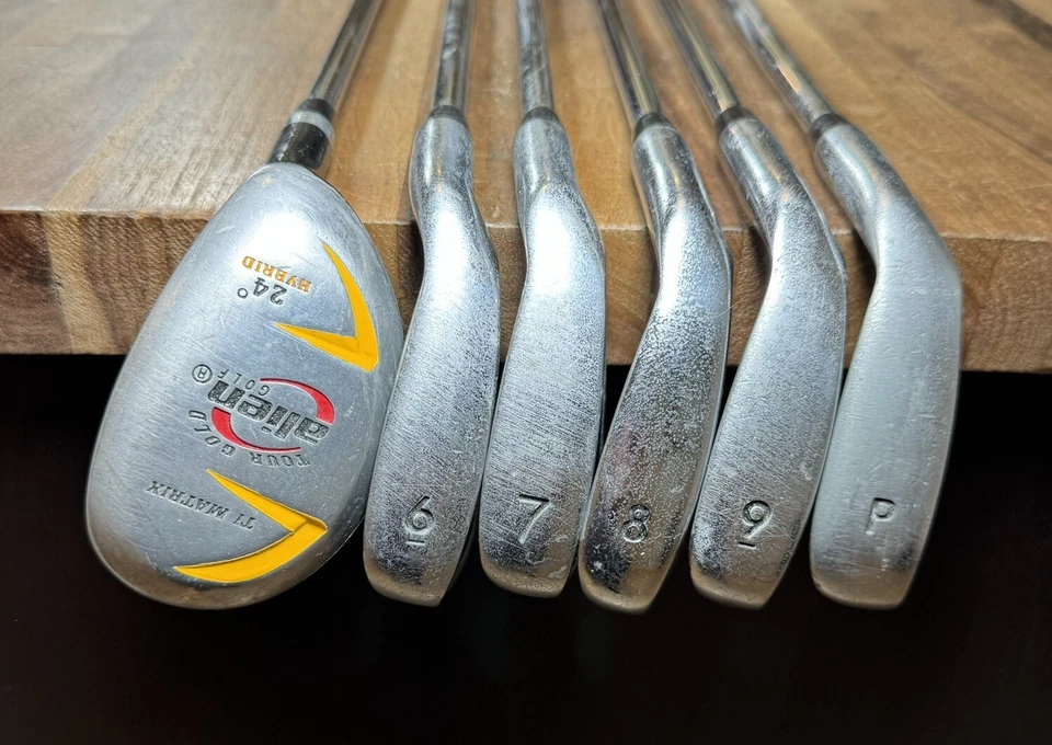 Juego de hierros Alien Golf Tour Staff 22*/6-PW damas mediana firme flexible para diestros Foto 2 de 4