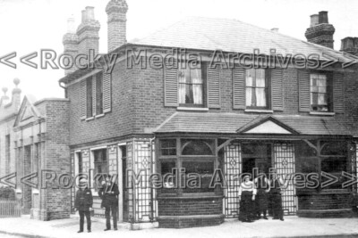 nuu-18 Unbekannter Pub, Norbiton, Surrey. Foto