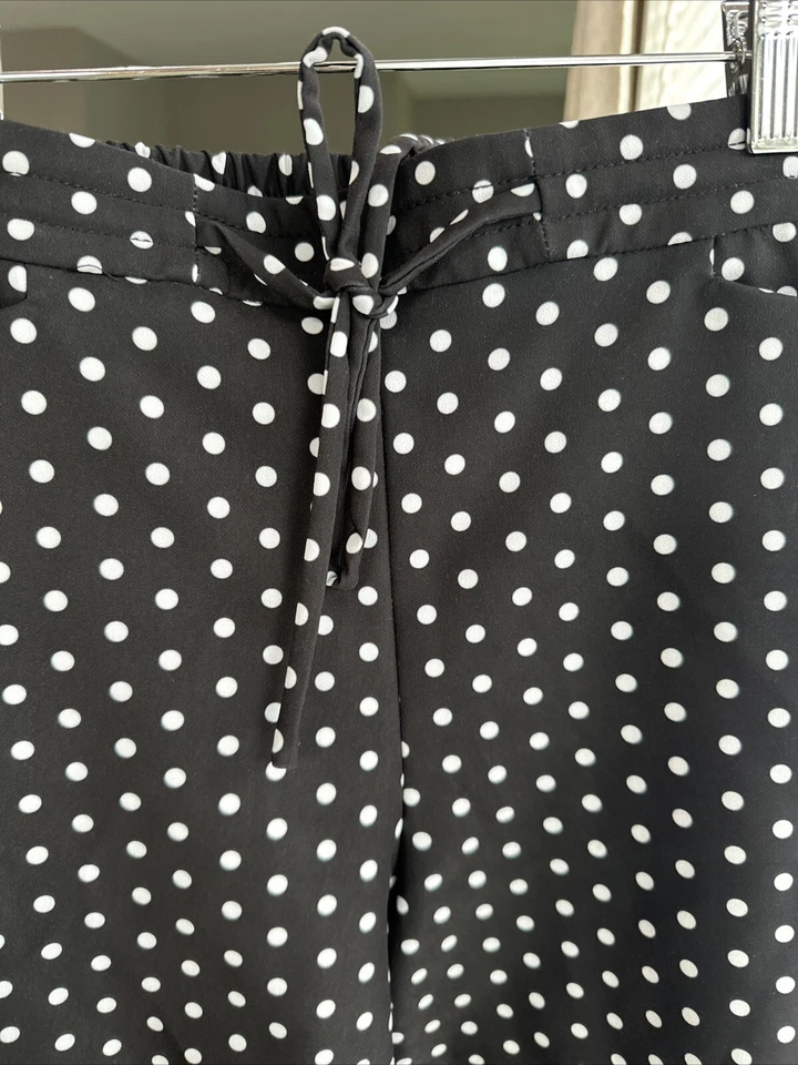 Lindos Pantalones Cortos INC International Concepts Medianos Blancos Negros Lunares Foto 2 de 4