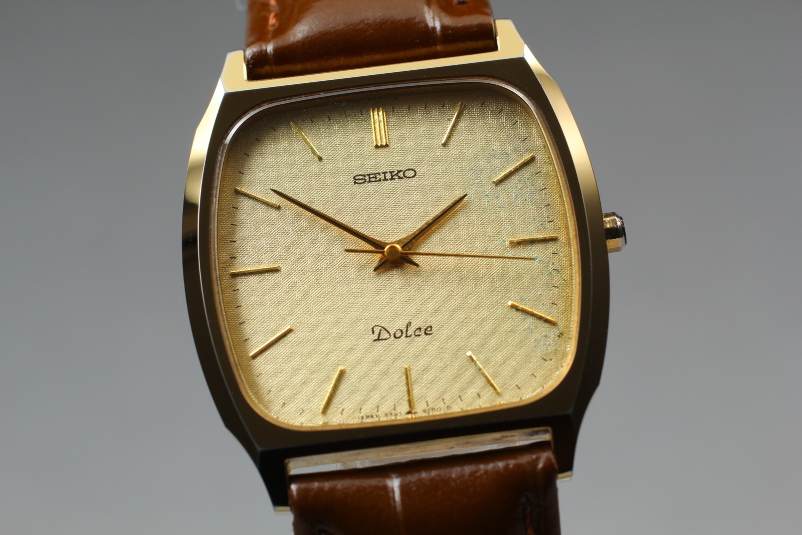 Gold [Near Dial 7741-5100 Men's Watch SEIKO MINT] 30mm Quartz Tungsten Dolce - vintagewatches.pk
