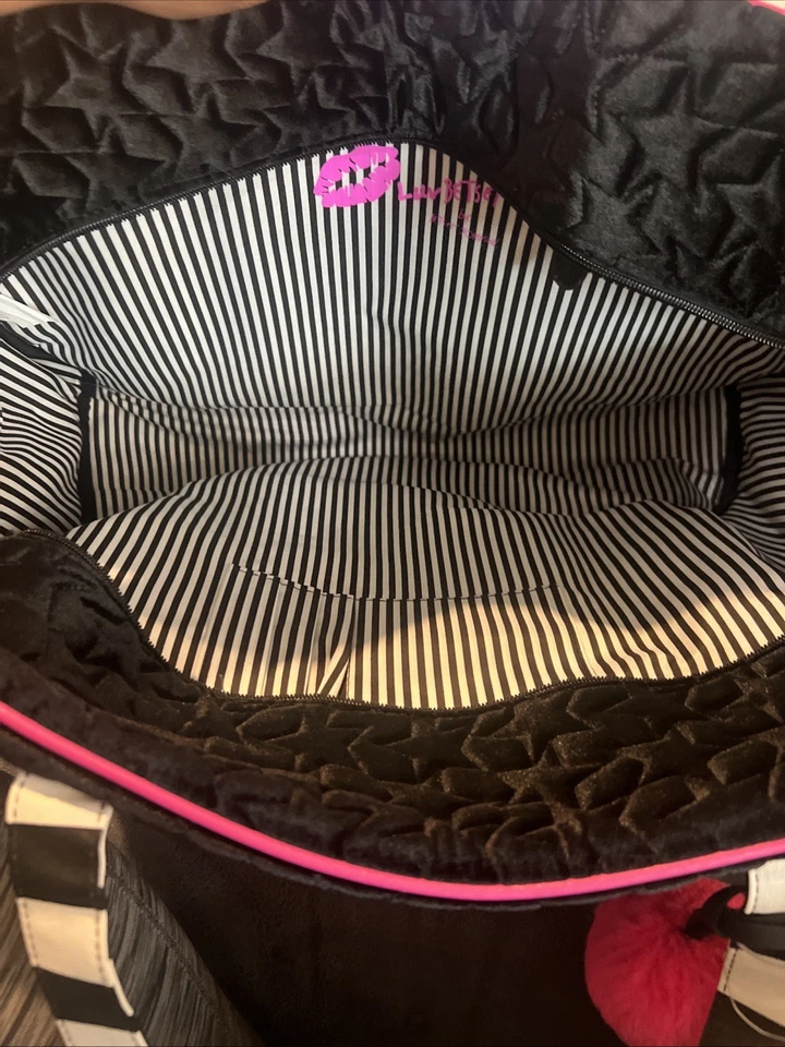 Bolso de viaje Betsey Johnston acolchado de algodón para fin de semana Foto 3 de 4